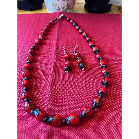 Vintage glasswork beaded handmade ladybug necklace with matching earrings set - Picture 2 of 9